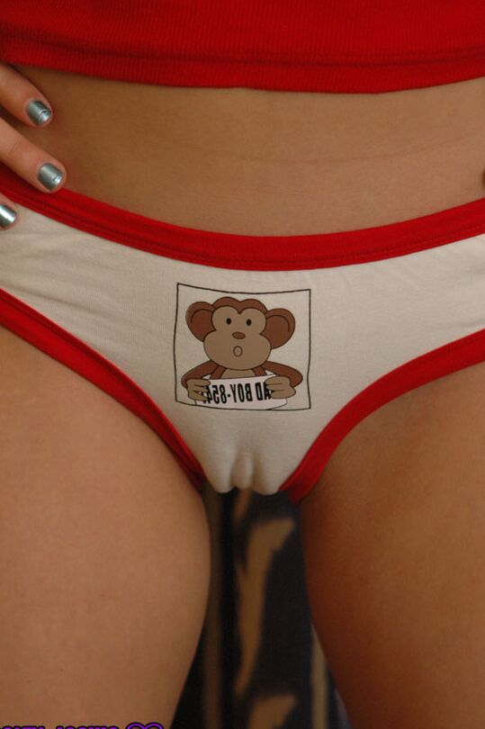 12P Amateur model Sweet Krissy frees camel toe pussy from cute panties