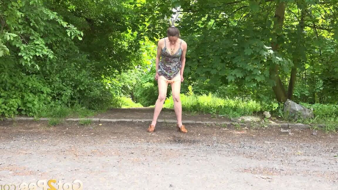 15P Caucasian chick Valentina Ross squats to pee in a parking lot near the woods