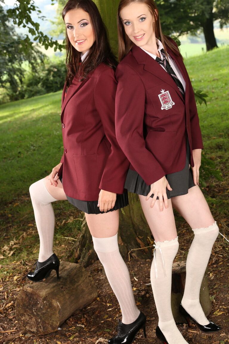 21P Lindas colegialas Petra V