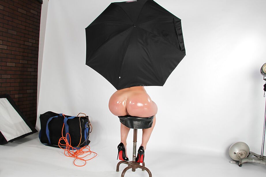 16P Amazing oiled milf Kendra Lust is posing like Kim Kardashian