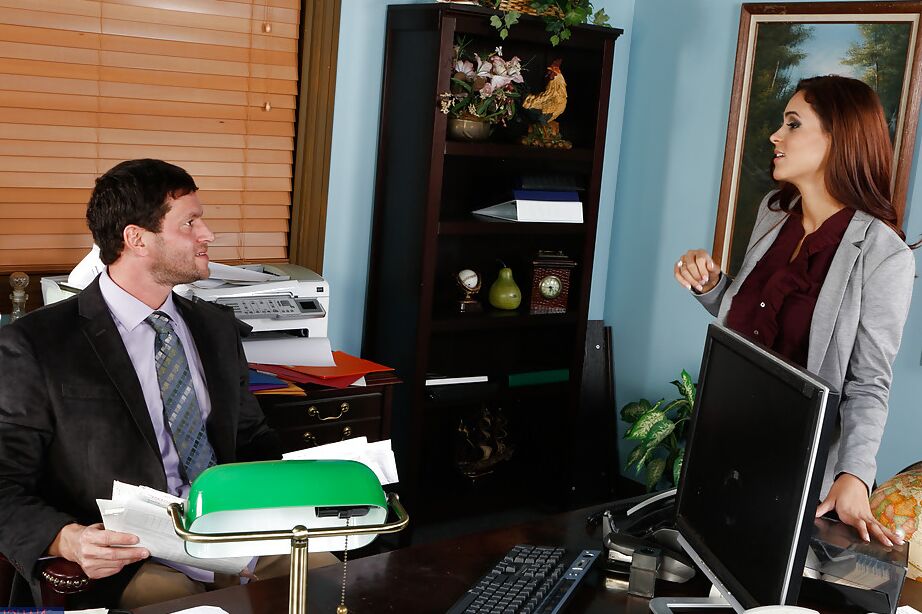 16P Formful office slut Jasmine Caro gives this pretty dick a chance