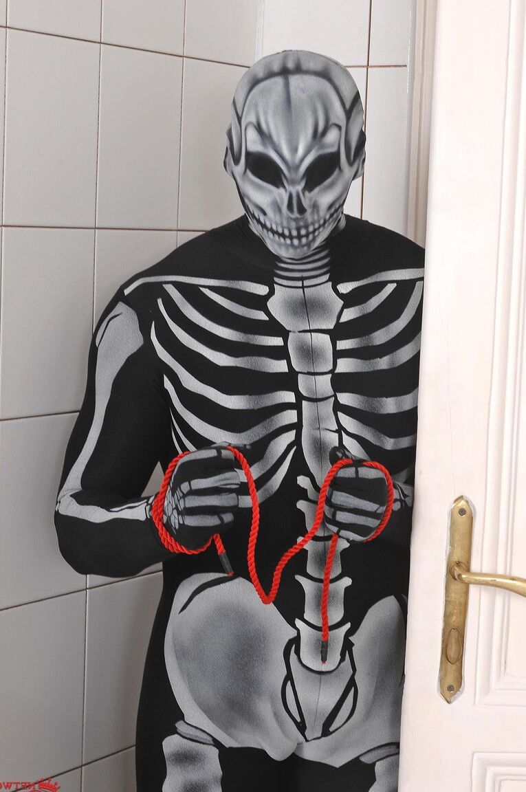 21P Kathia Nobili & Alysa get their assholes spread & toyed by a skeleton in BDSM