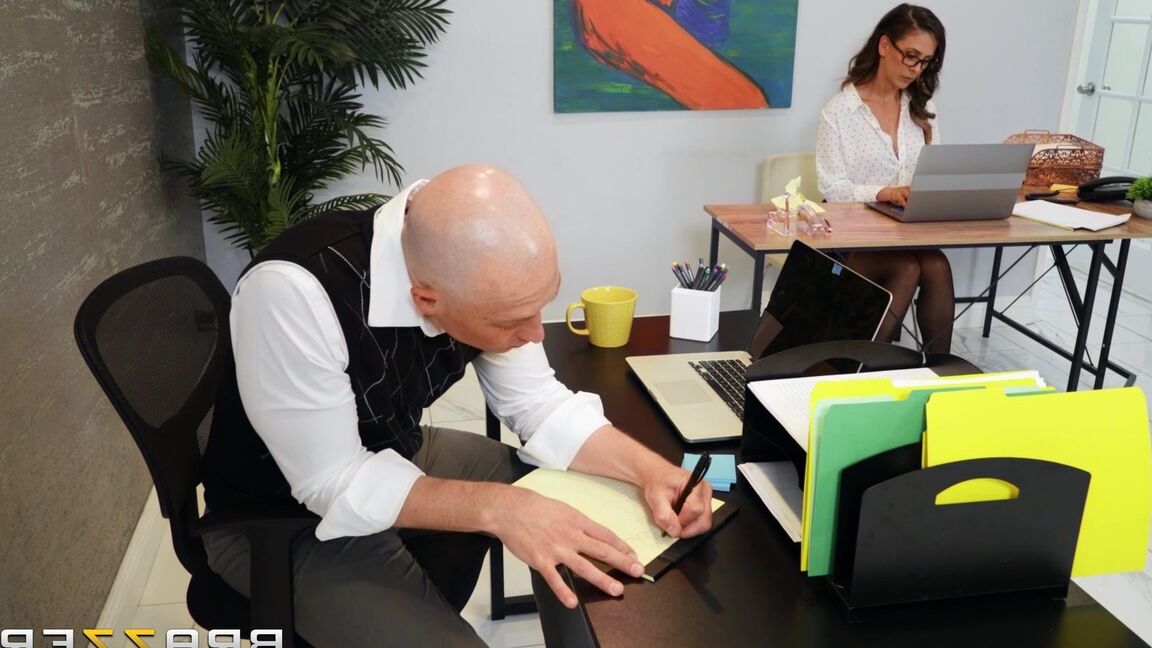 21P Große Titten bei der Arbeit Cherie DeVille, Zac Wild