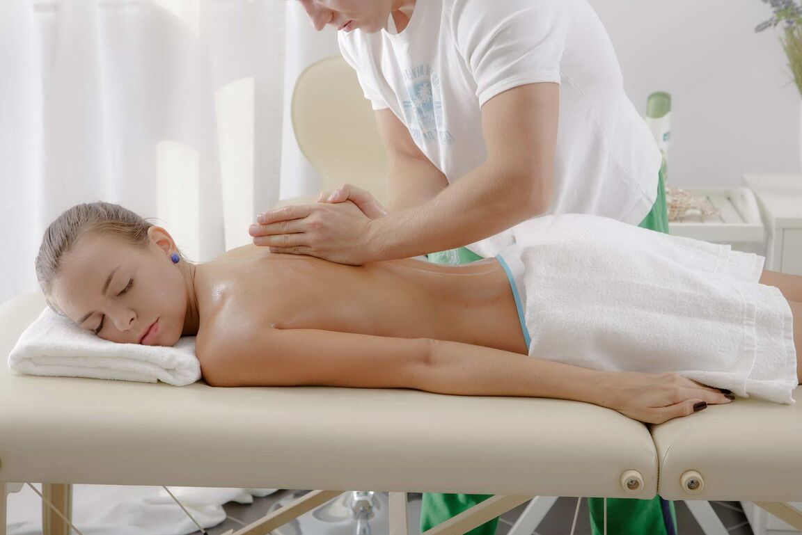 14P A bela jovem Candy é enganada para fazer sexo por seu massoterapeuta