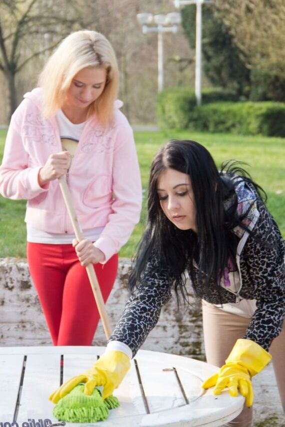16P Meninas fazem seu primeiro trio com um homem experiente