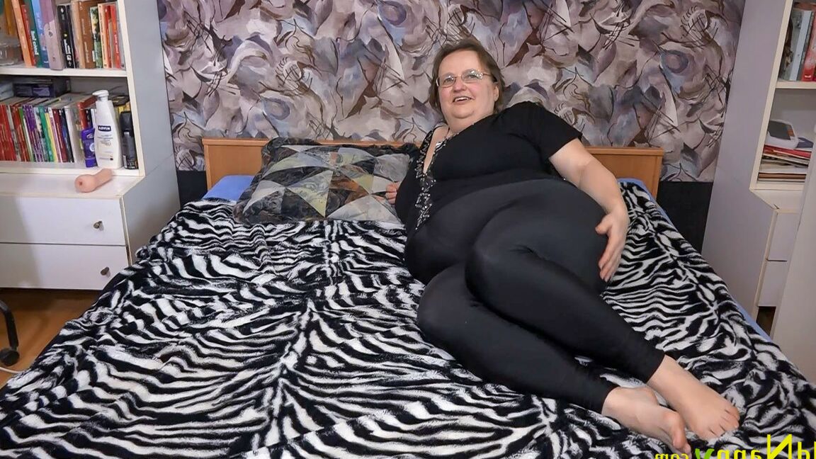 21P Chubby mature Heidi gets fucked by a slim lesbian with a strapon