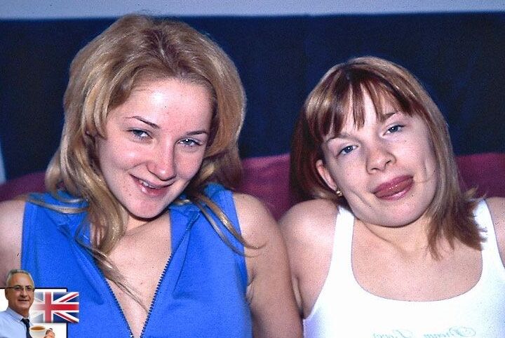 17P Dos preciosas jovencitas Beckie y Beckie comparten una polla gorda con placer