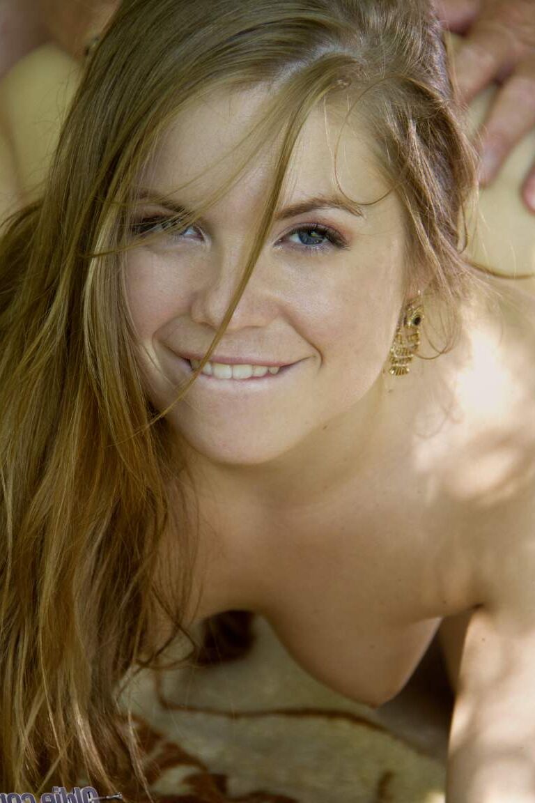 16P Old men are experienced and that's why Alessandra Jane likes sex with them