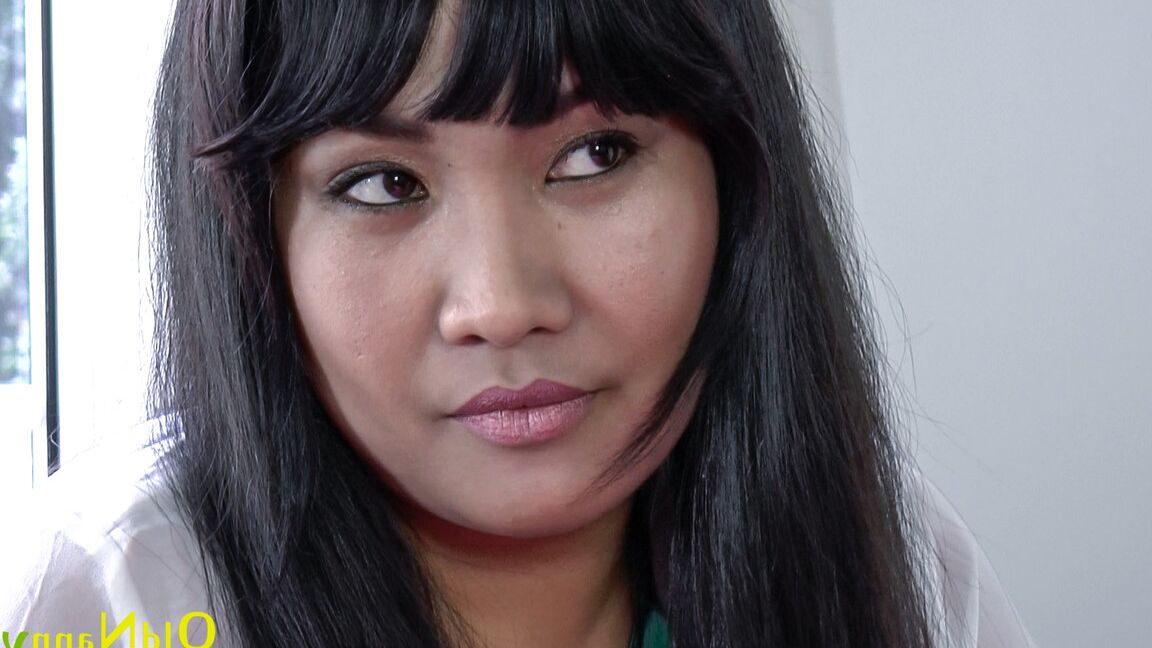 21P Office lady madura Kornele curtindo sexo lésbico quente com uma secretária vovó
