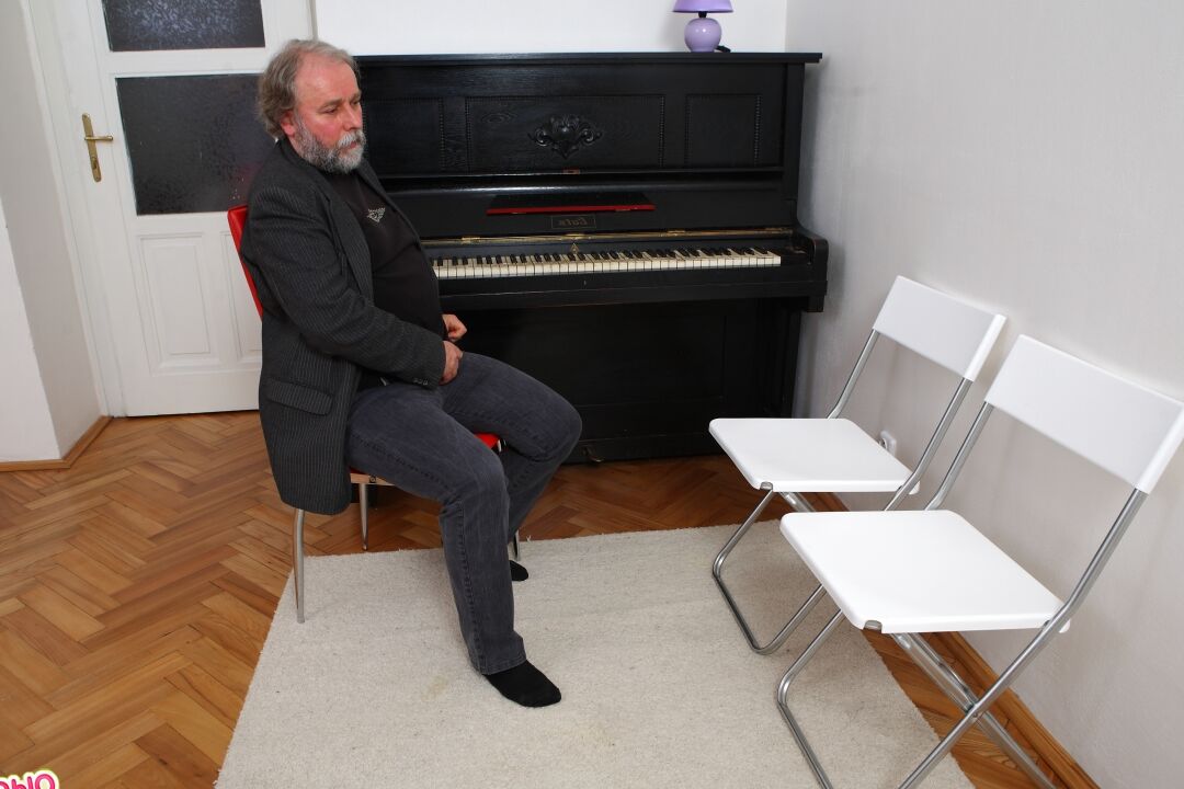 21P A adolescente Maya é fodida pelo namorado e pelo velho e gordo professor de piano