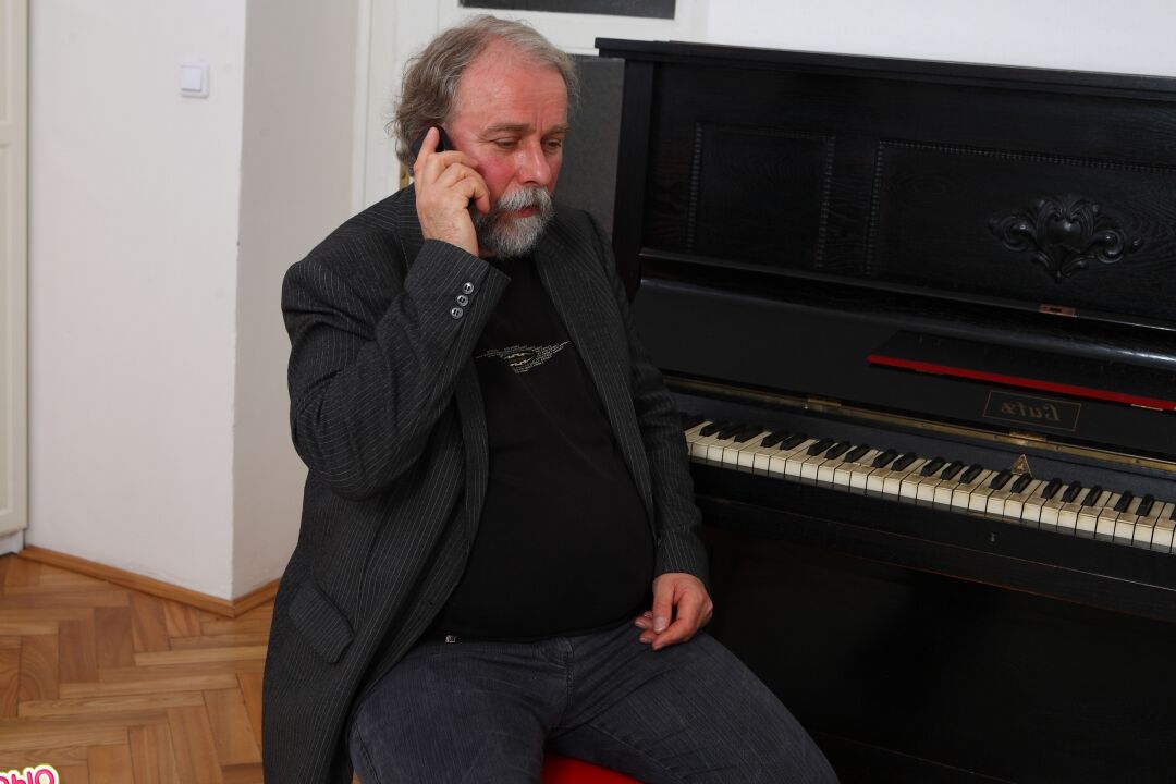 21P A adolescente Maya é fodida pelo namorado e pelo velho e gordo professor de piano