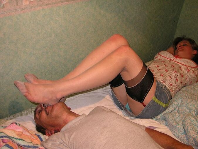 15P Foot Divas Nylon sole licking delight