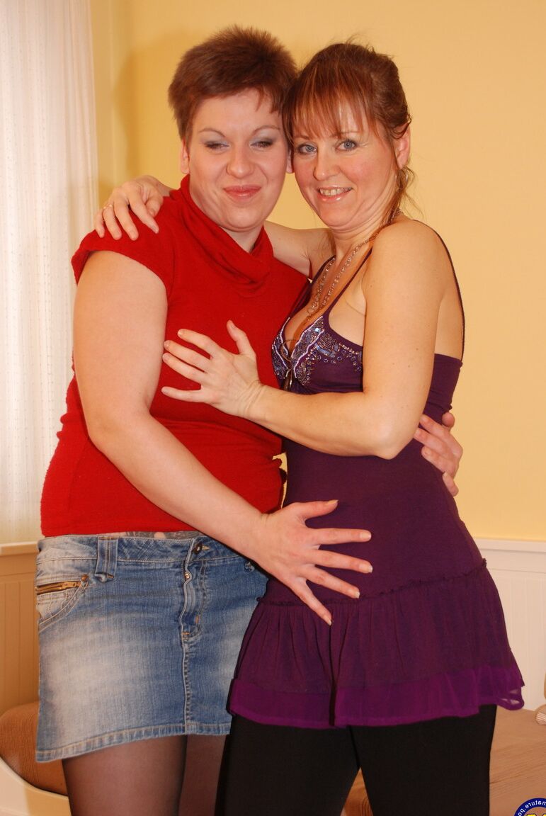 21P Dos lesbianas maduras Kim C
