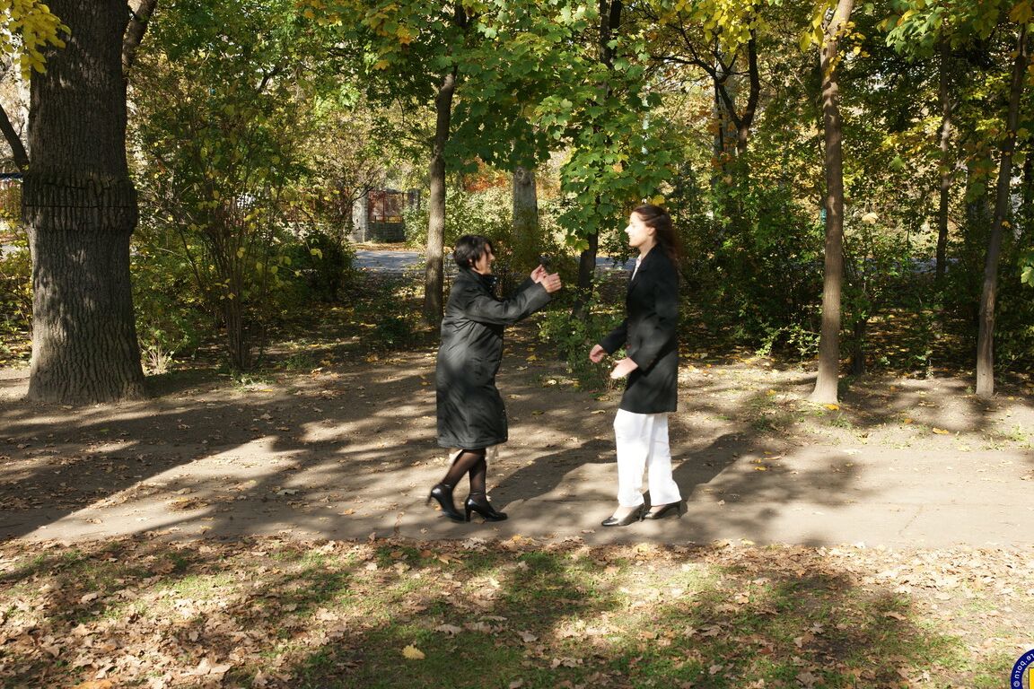21P 成熟したレズビアンとお互いの女の味を楽しむ 2 人の痩せた十代の若者たち