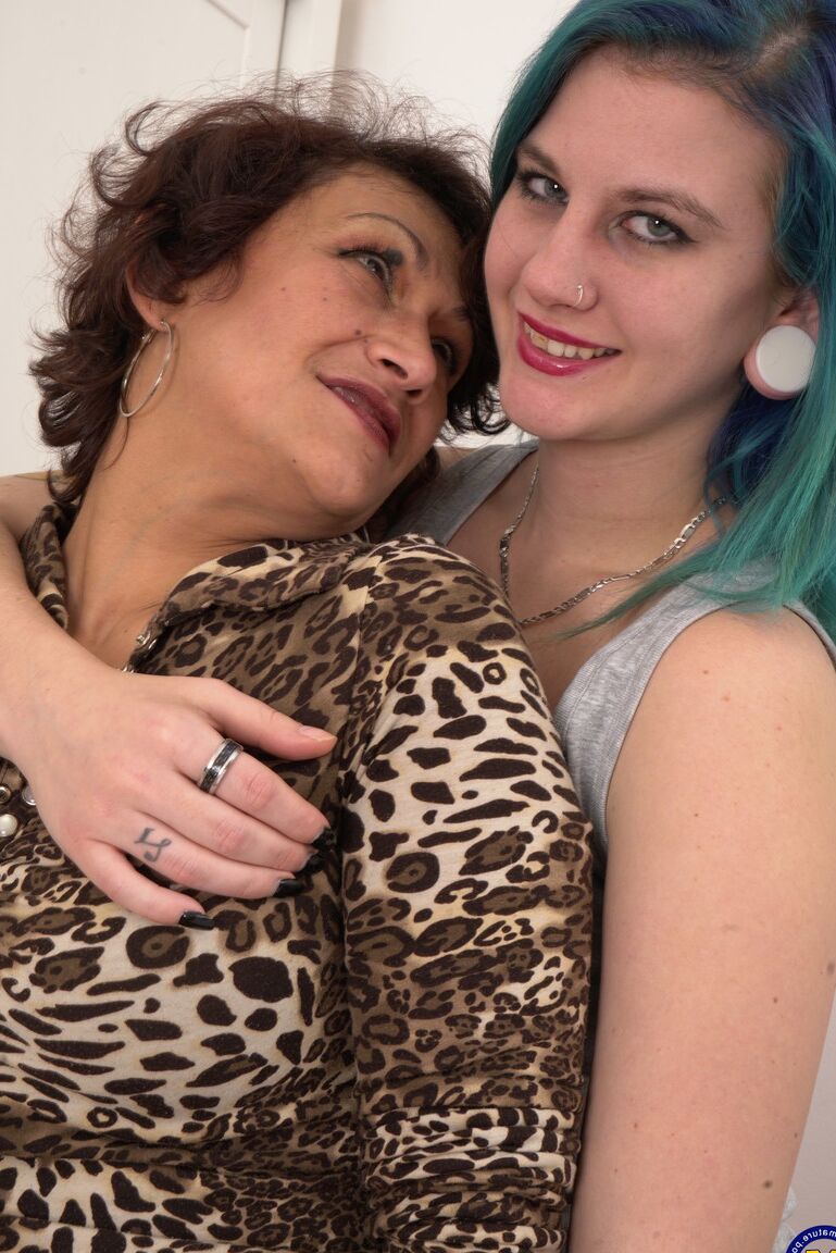 21P Horny mature Anica C and sweet Niki lick each other's twat on a bed