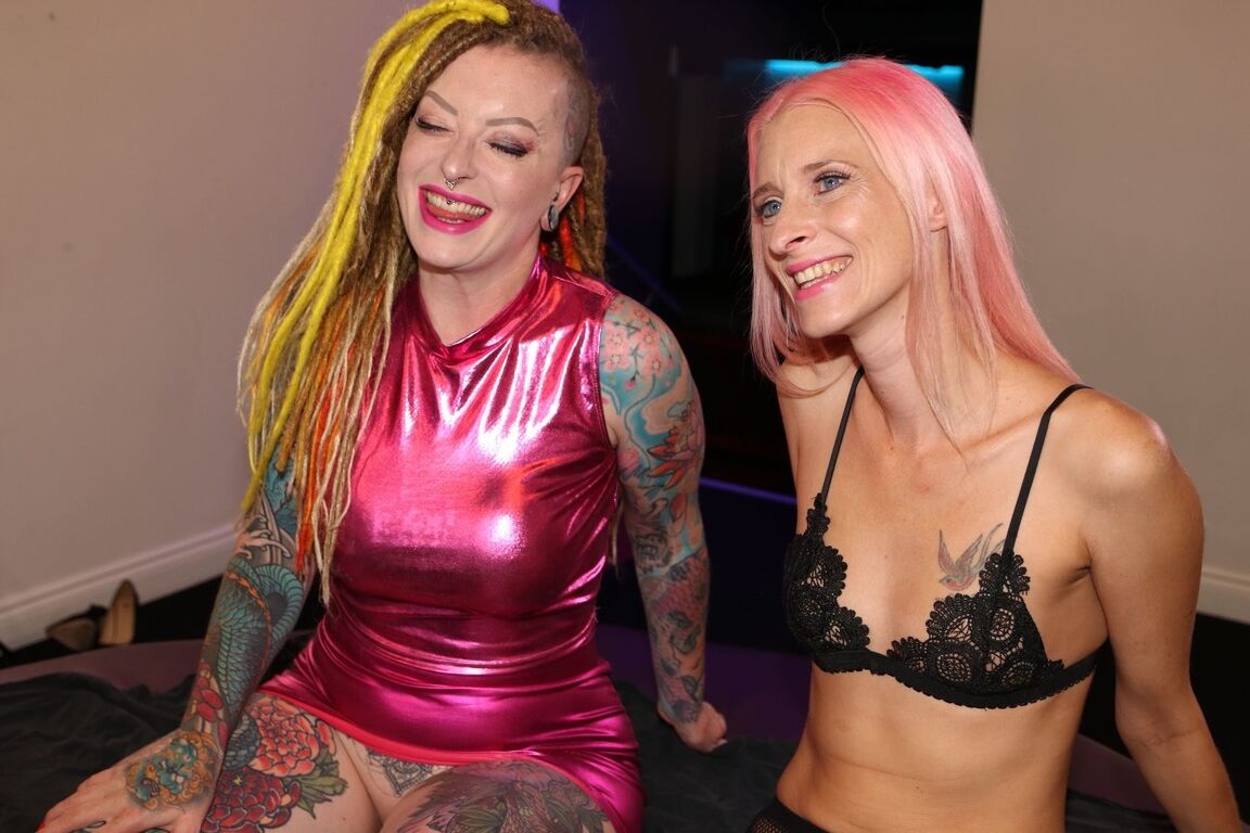 Fiesta sexual gangbang 16P con Roxy Lace y Piggymouth