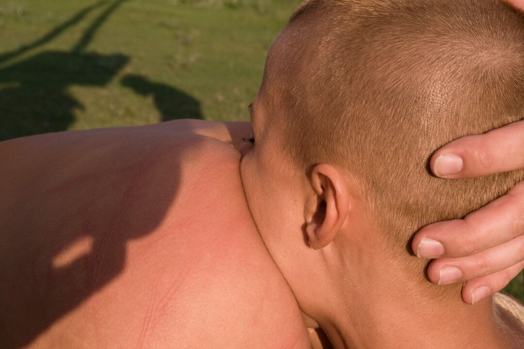 21P Esclavas folladas por el culo al aire libre después de ser atadas por su amo