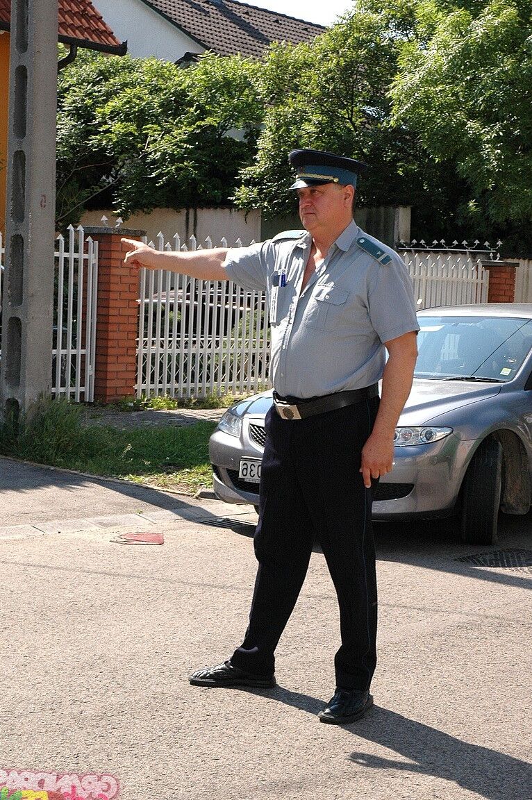 19P Policial transando com uma morena amadora tesuda e safada Lily Love