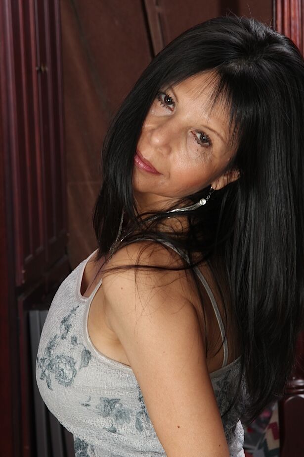 16P Morena madura Marcy Darling mostra sua bunda europeia em close
