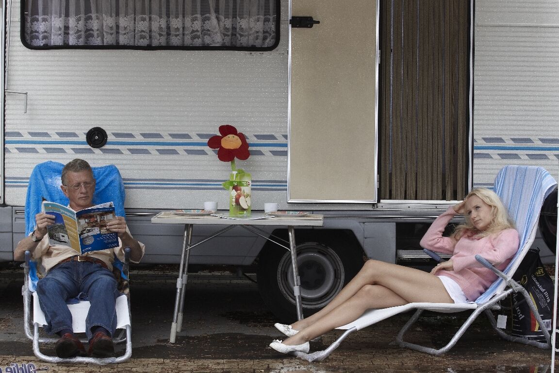 21P La checa Welly tiene sexo al aire libre con un anciano en un camping
