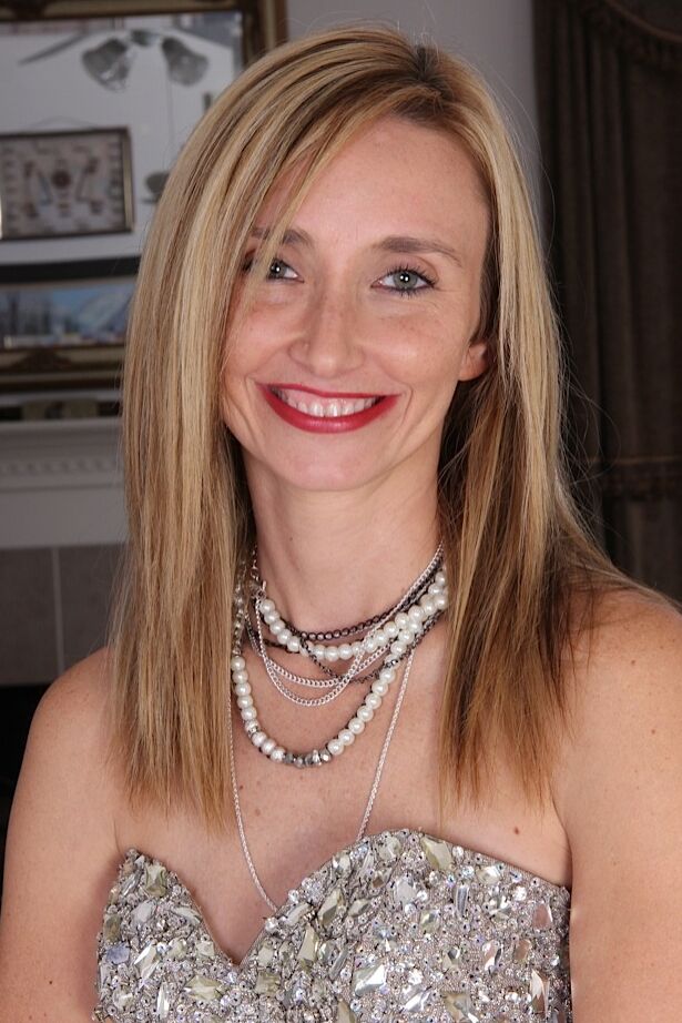 16P Older model Heidi Van Moore flashing no panty upskirt before posing nude