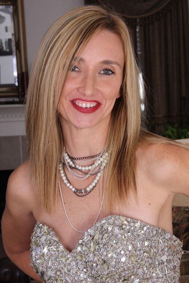 16P Mature dame Heidi Van Moore revealing small tits before displaying hairy pussy