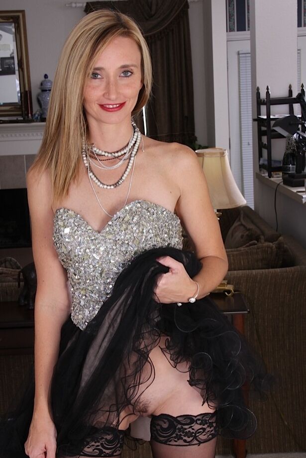16P Mature dame Heidi Van Moore revealing small tits before displaying hairy pussy
