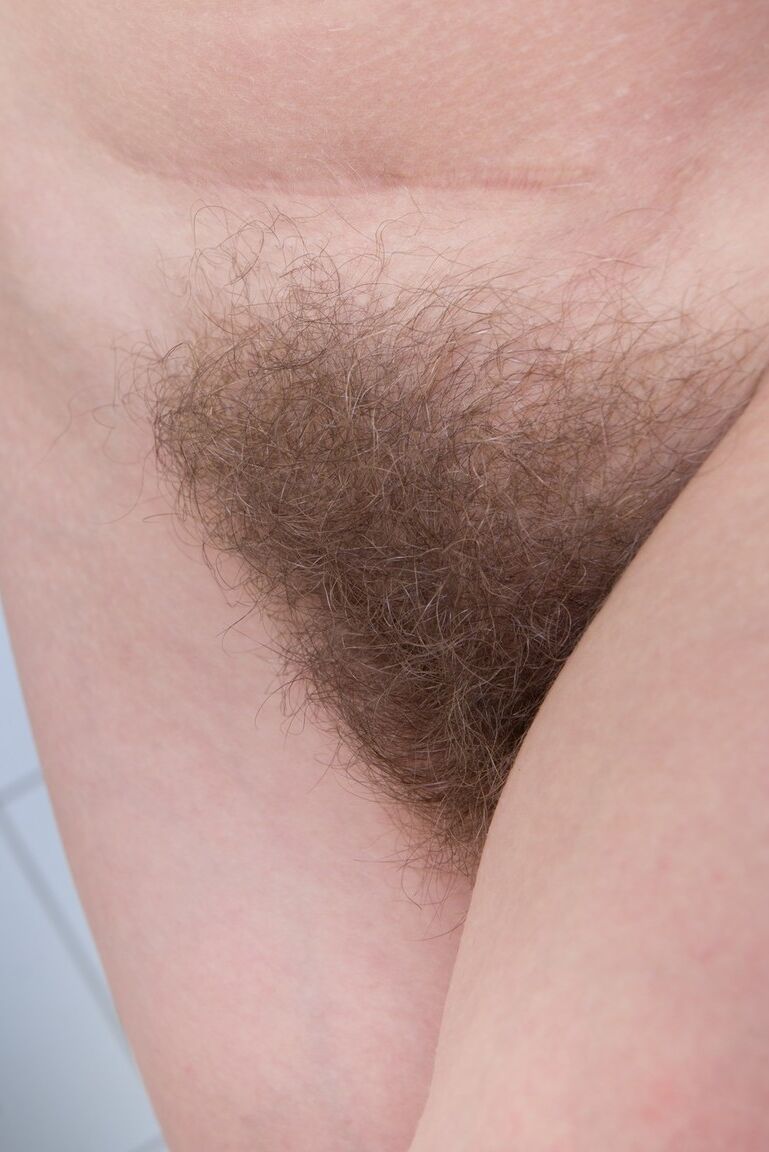 16P Natural redhead sticks a finger into her wide open beaver while showering