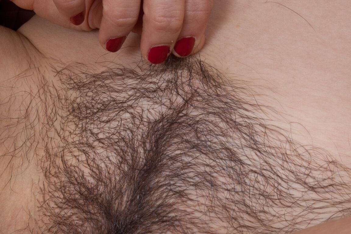 21P MILF Charlotte B shows her unshaved armpits and plays with her bushy twat