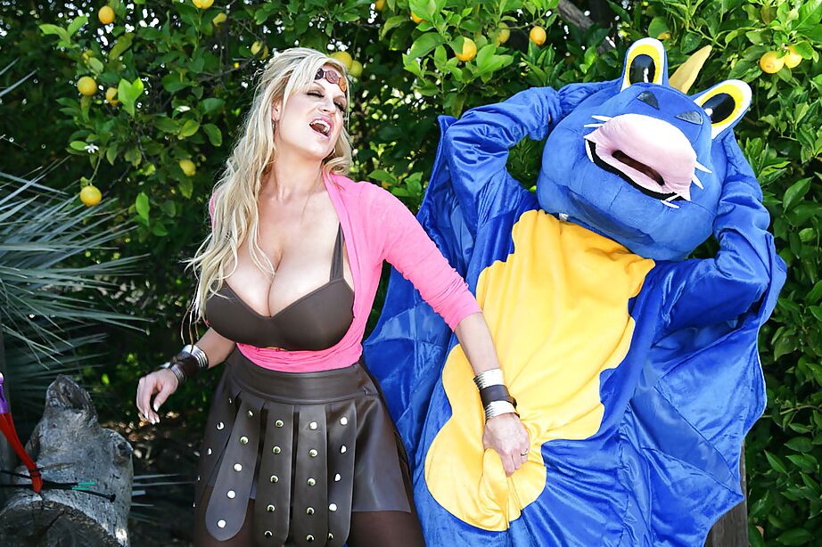 16P Boquete ao ar livre feito por uma amadora madura sem nudez Kelly Madison