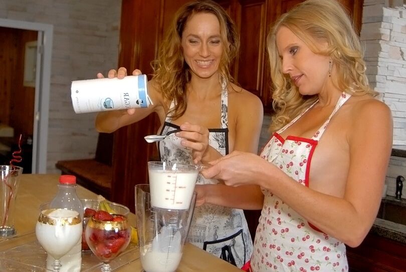 16P Steaming hot MILF have some sweet lesbian humping fun in the kitchen