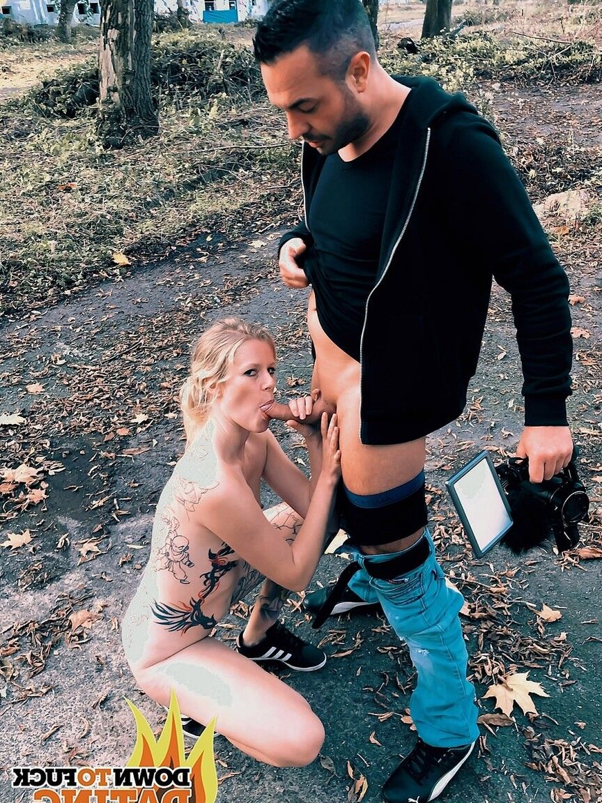 17P La star du porno blonde sauvage Claudia Swea se fait filmer et baiser en public