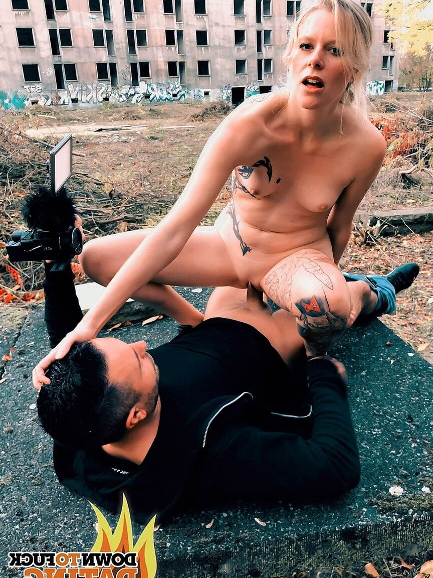 17P La star du porno blonde sauvage Claudia Swea se fait filmer et baiser en public