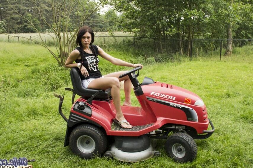16P Brunette chick seduces and fucks and old farmer for the thrill