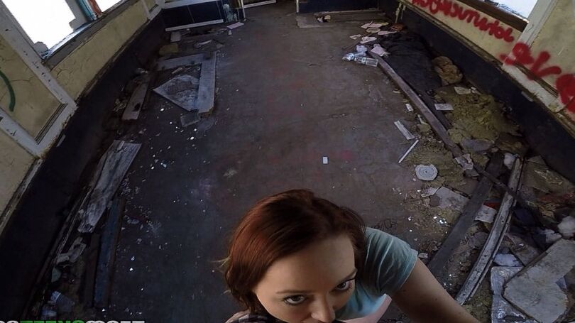 16P Ginger babe Leigh Rose chupa um pau, pega doggystyle e monta nele