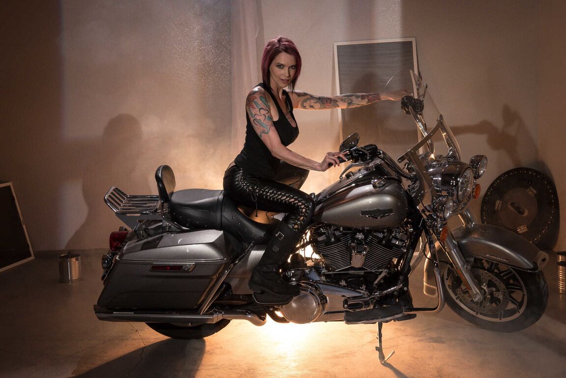 21P Brazzers Network Anna Bell Peaks, Felicity Feline, Johnny Sins