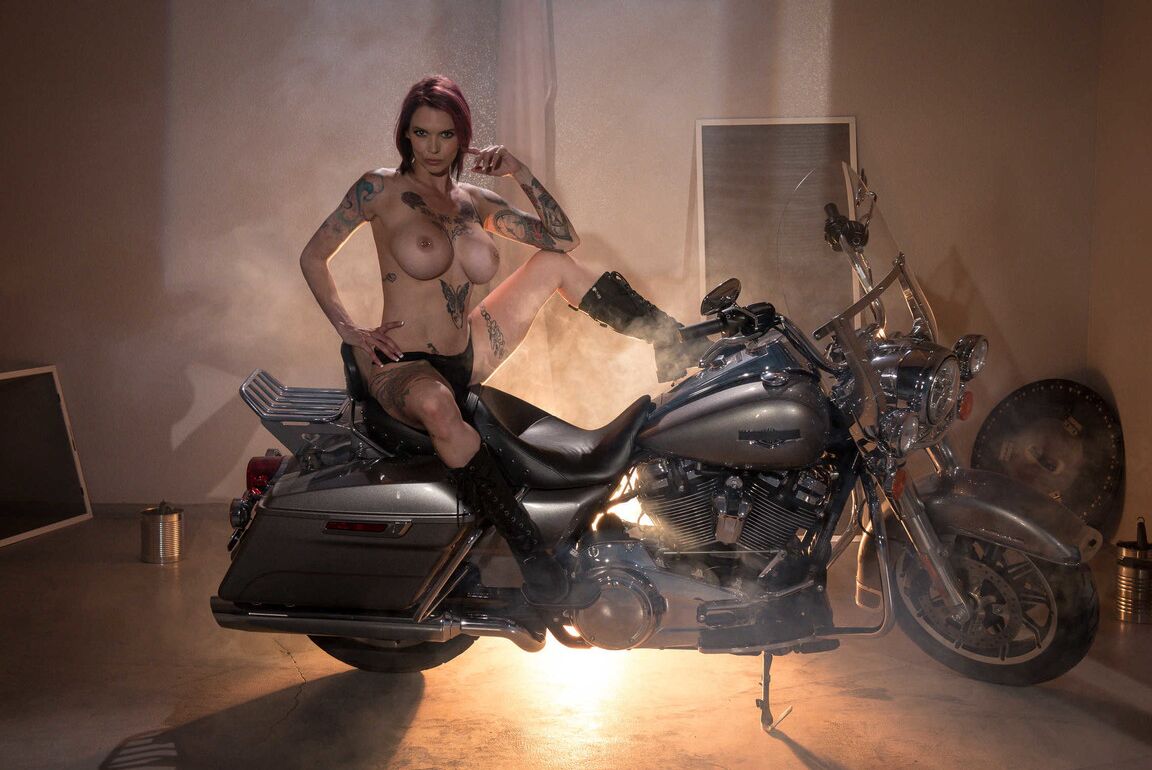 21P Brazzers Network Anna Bell Peaks, Felicity Feline, Johnny Sins