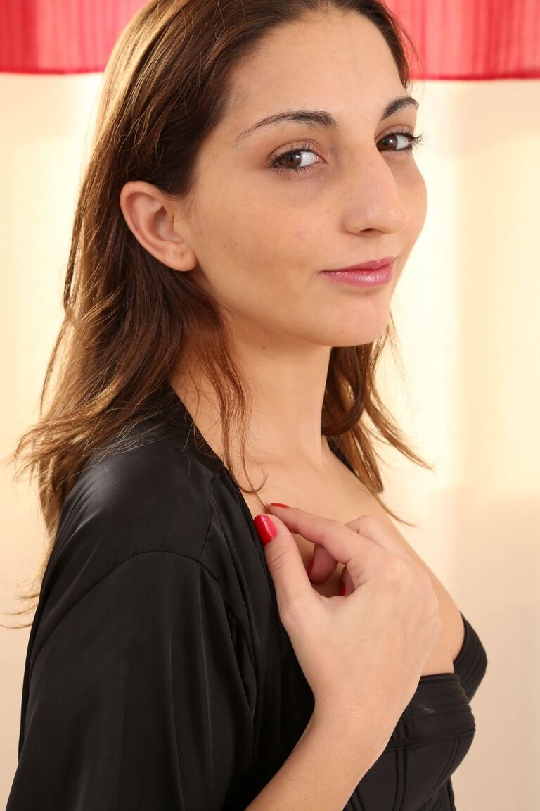 21P A adolescente espanhola Jimena Lago exibe sua bunda incrível enquanto fica só com meias
