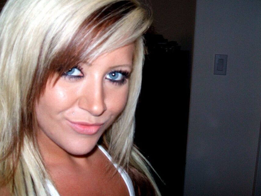 12P Monroe bends over showing off her tight perfect pussy