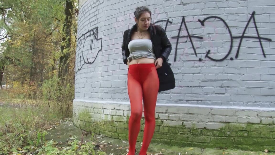 15P Pretty brunette pulls down pantyhose to pee