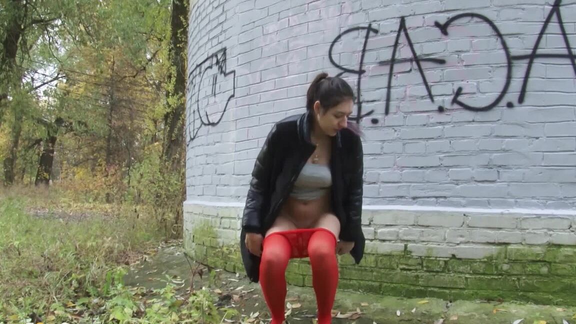 15P Pretty brunette pulls down pantyhose to pee