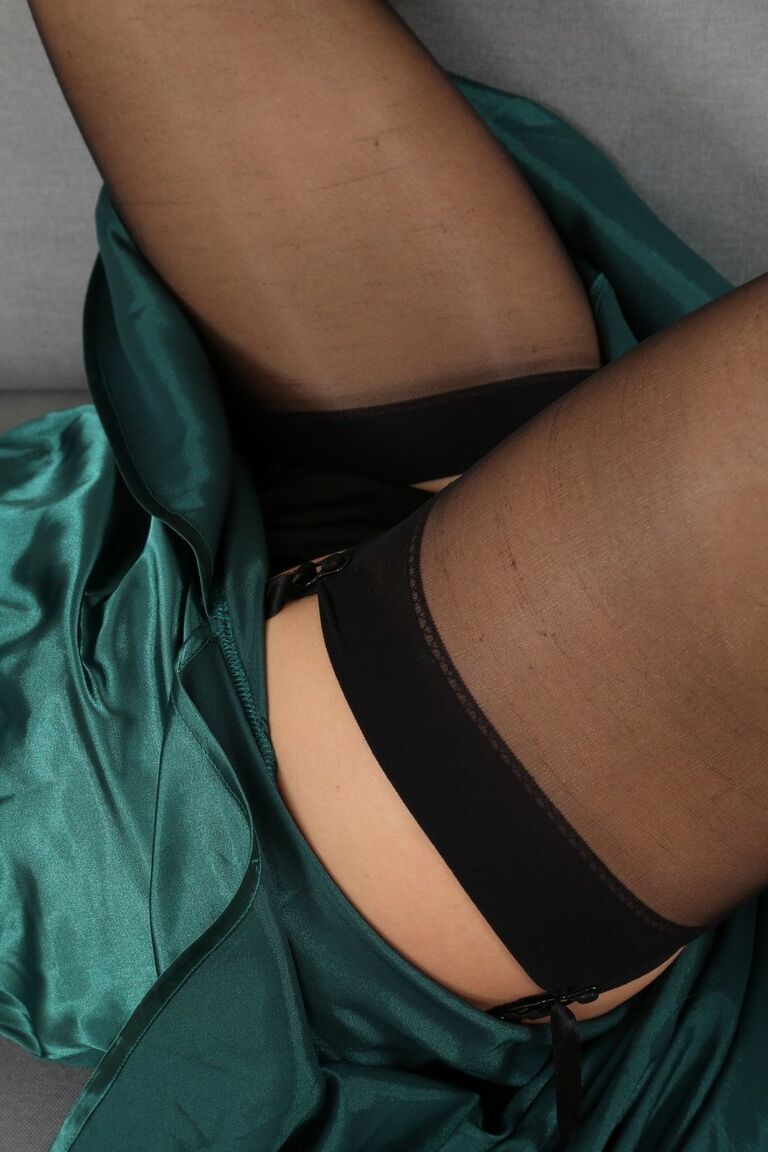 21P Curvilínea MILF Tammy mostra seus peitos e bunda em lingerie sedutora