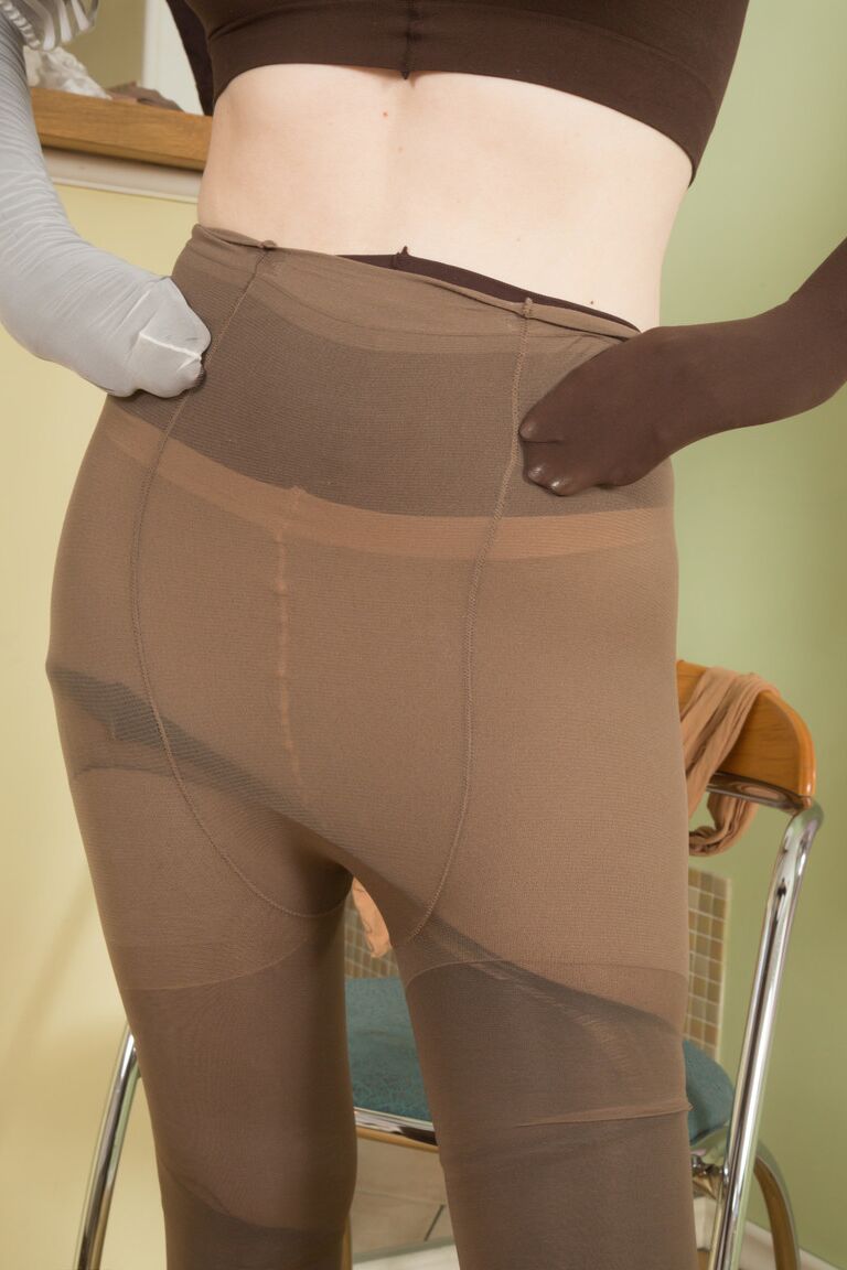 16P Nylon frenesi com a jovem Karmen 261 imagens