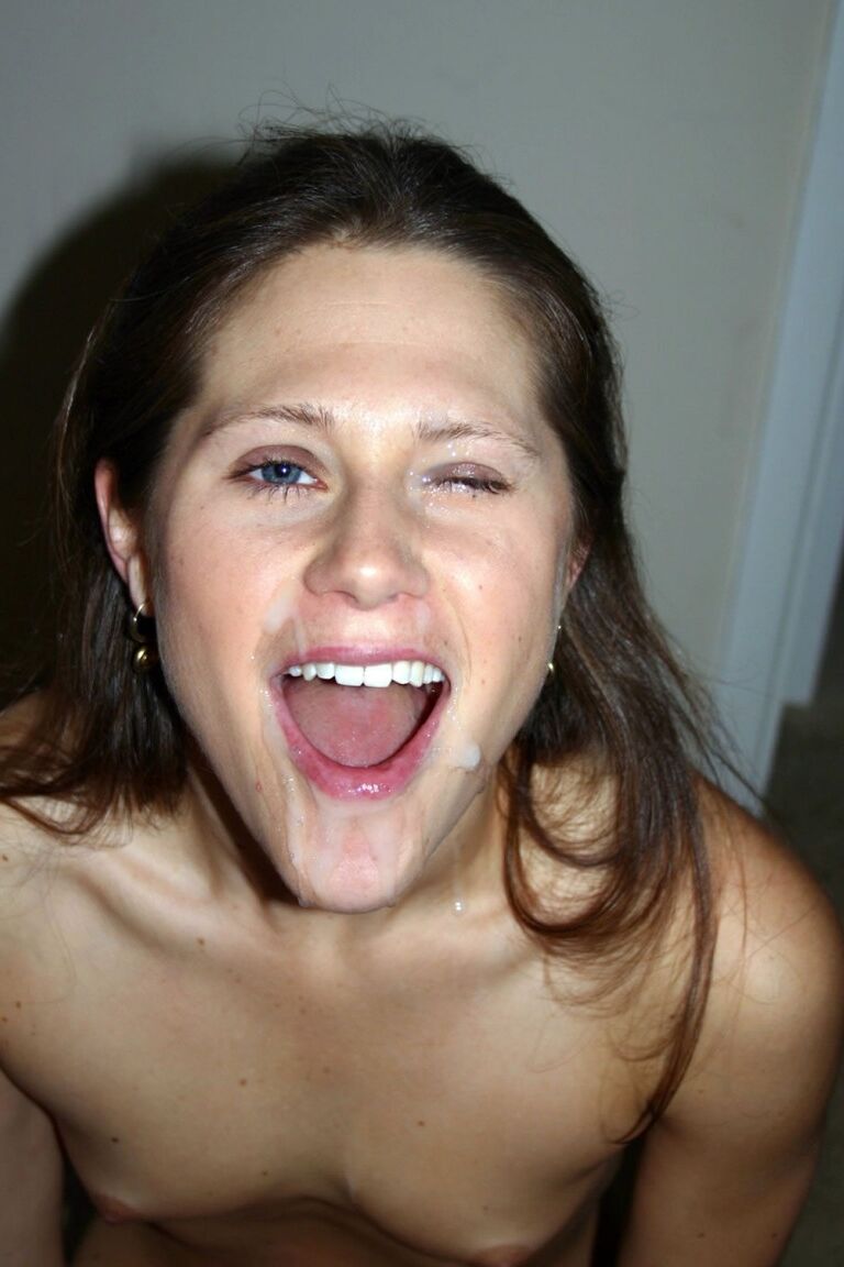 21P Small boobed MILF Makenzie Wilson tiras no quarto
