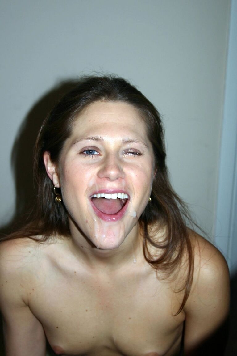 21P Small boobed MILF Makenzie Wilson tiras no quarto