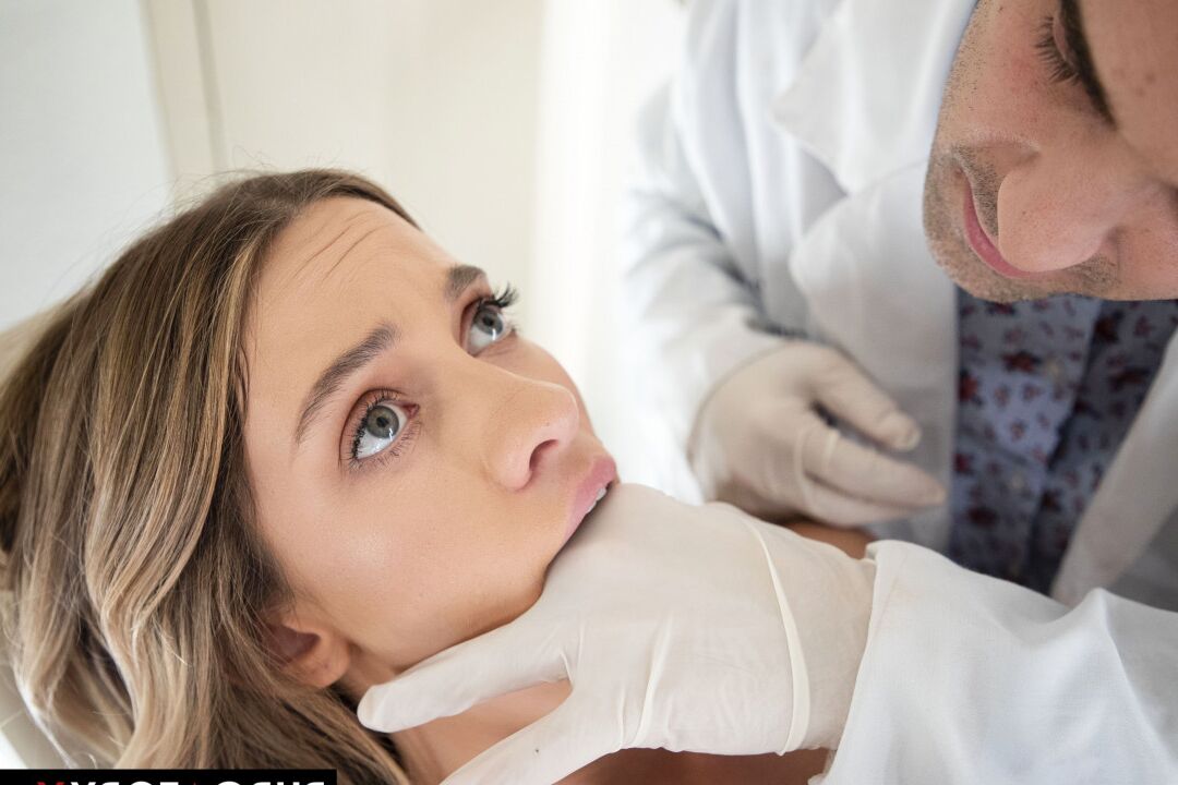 20P La adolescente rubia sucia Khloe Kapri tiene sexo con su dentista pervertido