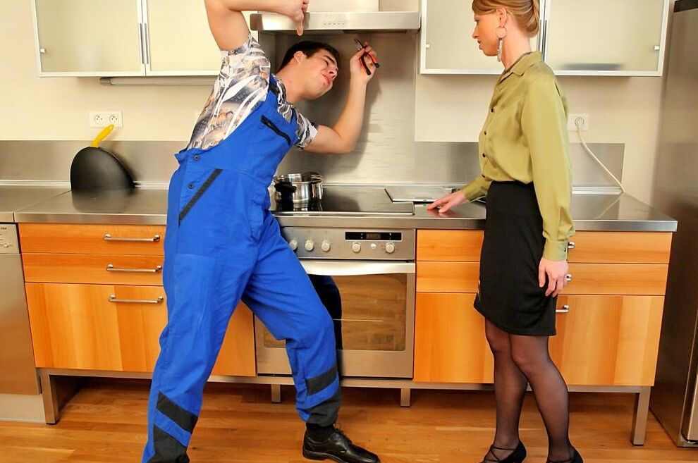 15P Fully clothed women live out the pee dreams with handyman and his buddy