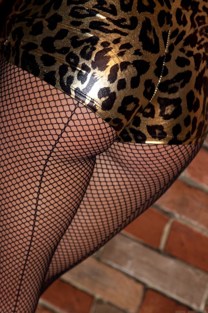 15P Mulher amadora fofa Conheça Madden provocando com botas descoladas e macacão