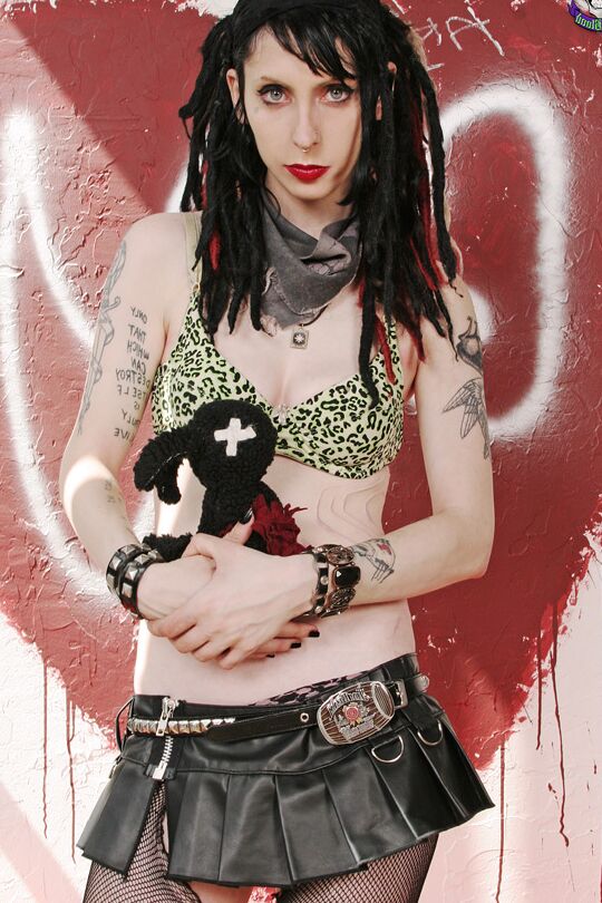16P Punk girl Stephy Slaughter uncups her firm tits before showing her snatch