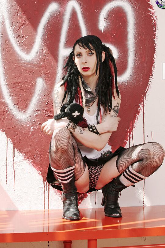 16P Punk girl Stephy Slaughter uncups her firm tits before showing her snatch